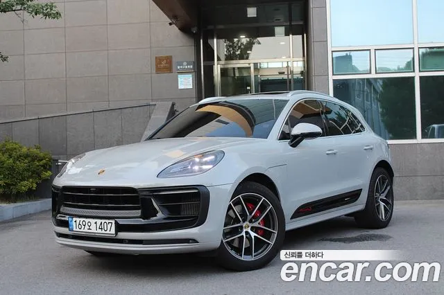 Porsche Macan 2022 thumb 10