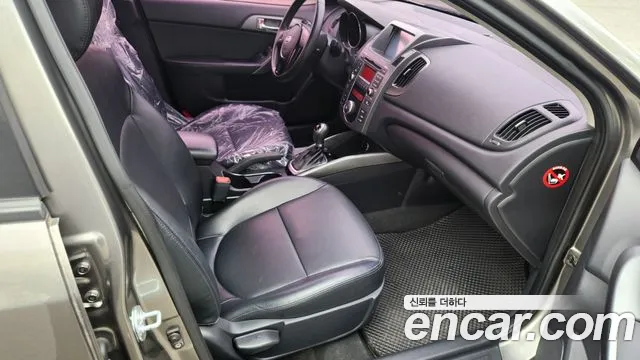 Kia Carens 2012 thumb 11