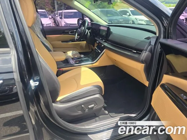 Kia Carnival 2021 thumb 3
