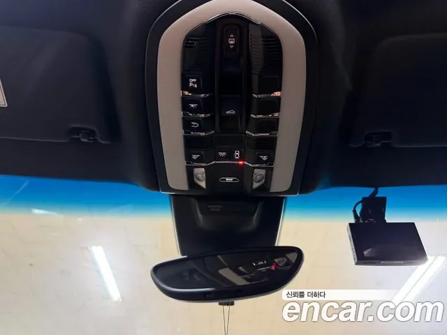 Porsche Macan 2017 thumb 11