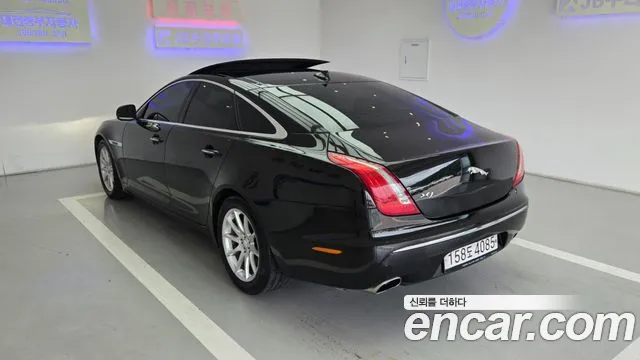 Jaguar XJ 2015 thumb 12