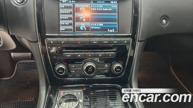 Jaguar XJ 2015 thumb 2