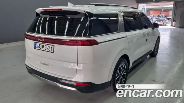 Kia Carnival 2023 thumb 8