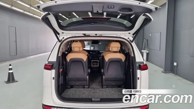 Kia Carnival 2023 thumb 6