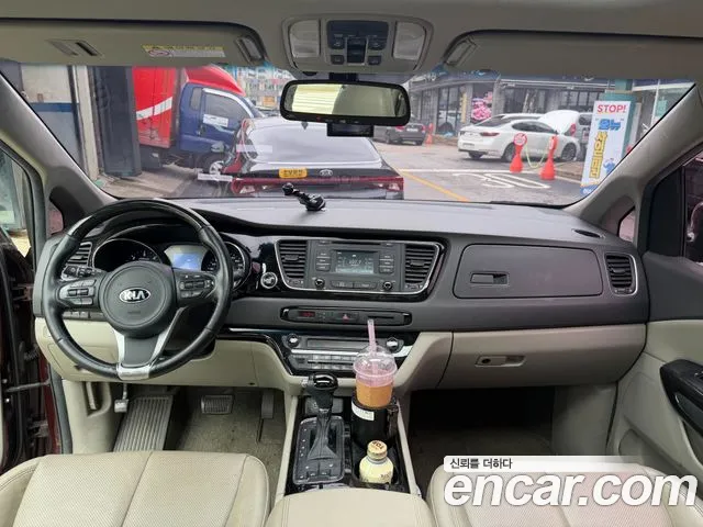 Kia Carnival 2016 thumb 4