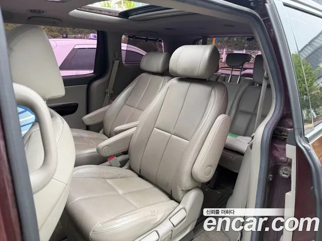 Kia Carnival 2016 thumb 12