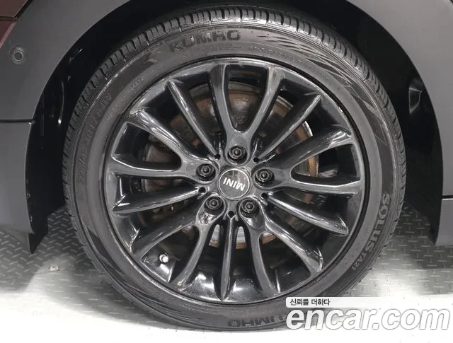 Mini Clubman 2018 thumb 11