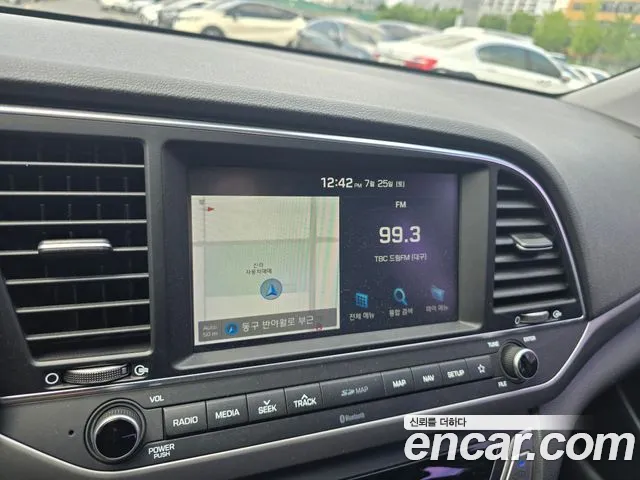Hyundai Avante 2017 thumb 3