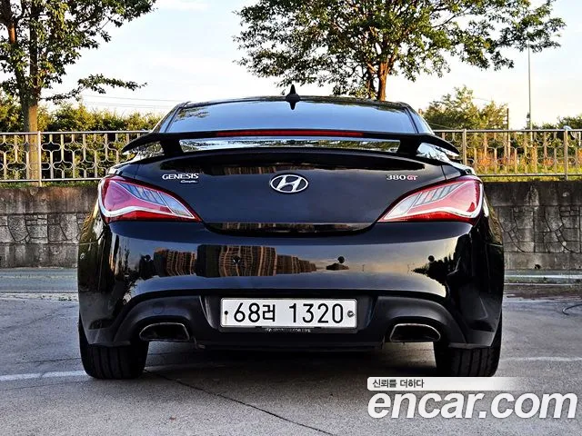 Hyundai Genesis 2011 thumb 2