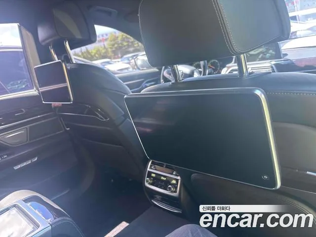 BMW 7 серии 2016 thumb 4