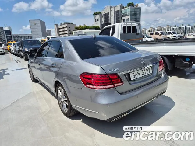 Mercedes-Benz E-Класс 2015 thumb 9