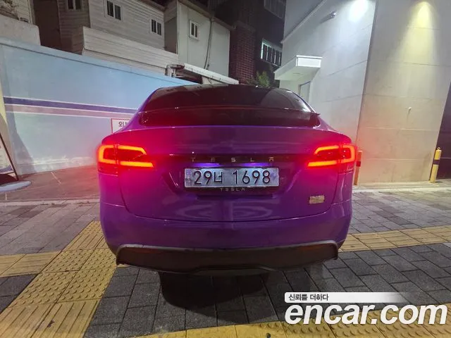 Tesla Model X 2024 thumb 9
