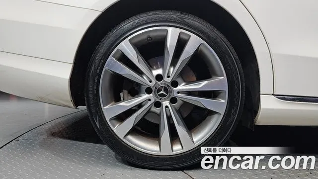 Mercedes-Benz C-Класс 2017 thumb 12