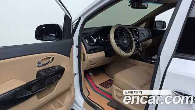 Kia Carnival 2017 thumb 5