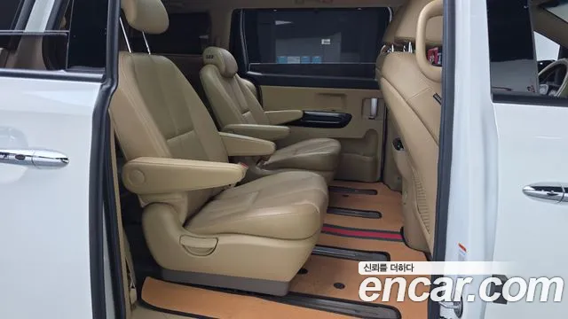 Kia Carnival 2017 thumb 4