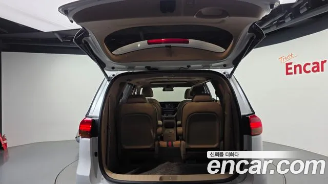 Kia Carnival 2017 thumb 12