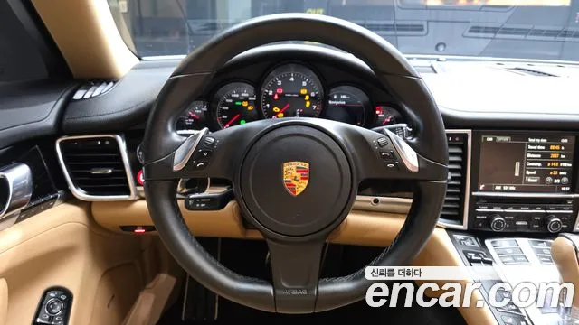 Porsche Panamera 2015 thumb 8