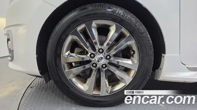 Kia Carnival 2015 thumb 9