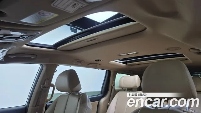 Kia Carnival 2015 thumb 5