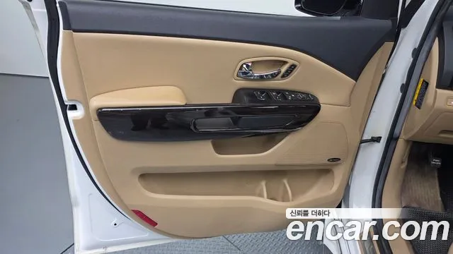 Kia Carnival 2015 thumb 6