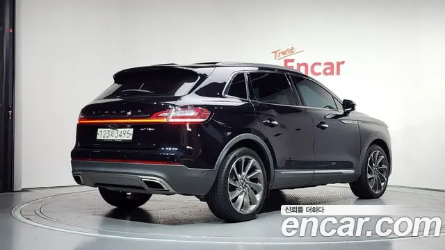Lincoln Nautilus 2020 thumb 8