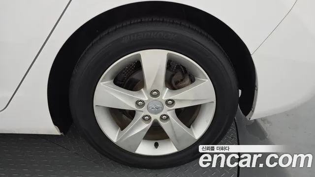 Hyundai Avante 2012 thumb 4