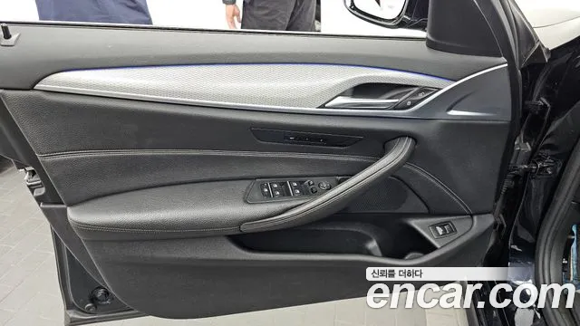BMW 5 серии 2017 thumb 3