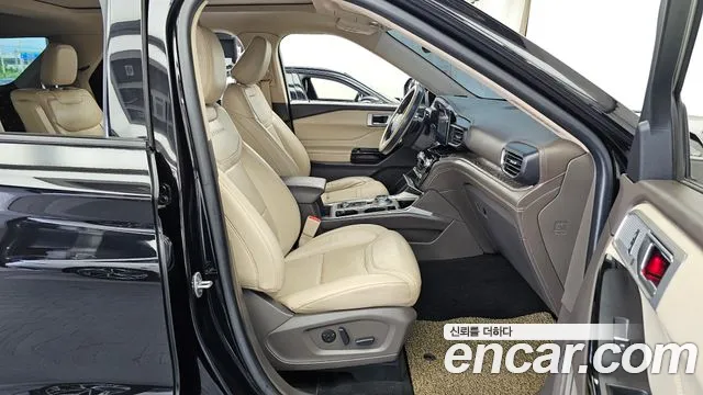Ford Explorer 2021 thumb 3