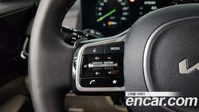 Kia Carnival 2024 thumb 3