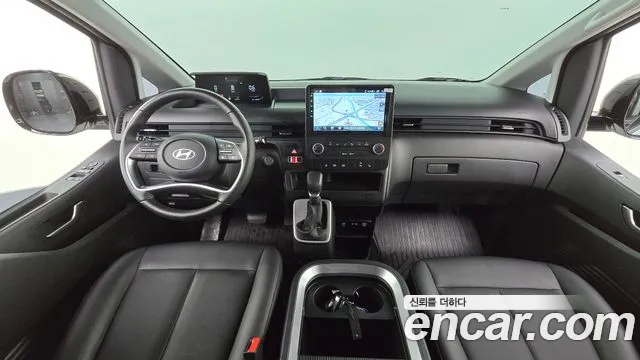 Hyundai Staria 2025 thumb 2