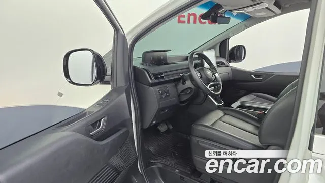 Hyundai Staria 2025 thumb 6