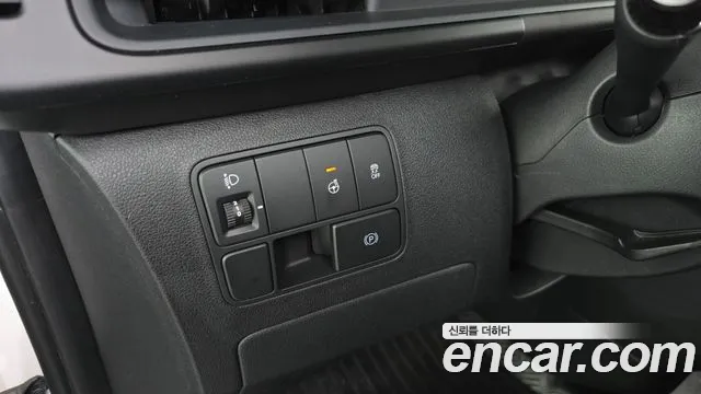 Hyundai Staria 2025 thumb 3