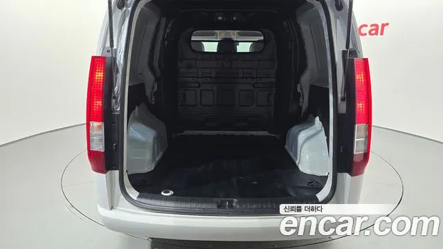 Hyundai Staria 2025 thumb 8