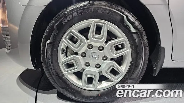 Hyundai Staria 2023 thumb 3