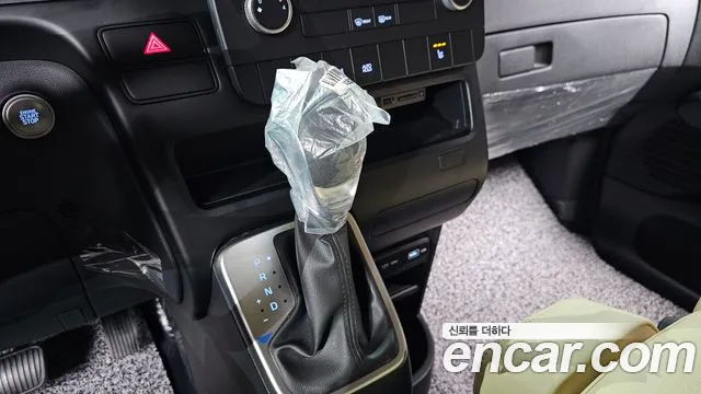 Hyundai Staria 2023 thumb 6