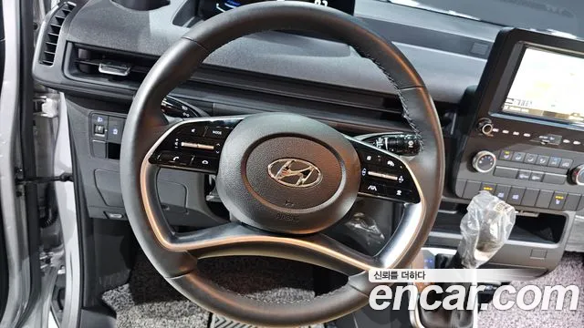 Hyundai Staria 2023 thumb 5