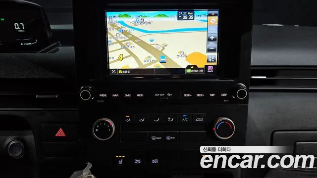 Hyundai Staria 2023 thumb 2