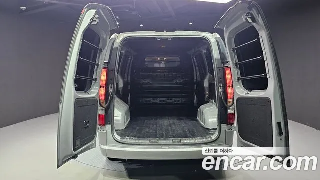Hyundai Staria 2023 thumb 12