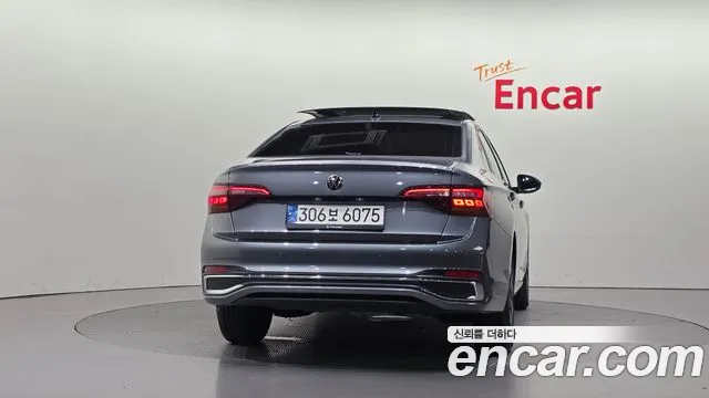 Volkswagen Jetta 2022 thumb 2