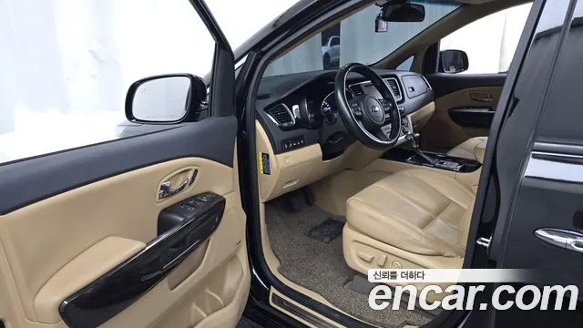 Kia Carnival 2019 thumb 3