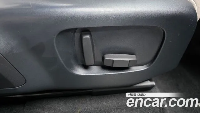 Land Rover Range Rover Velar 2019 thumb 11