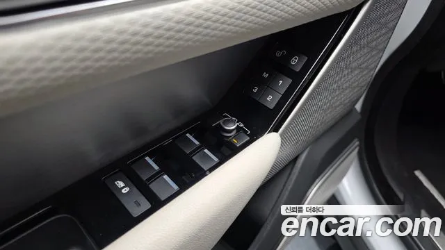 Land Rover Range Rover Velar 2019 thumb 8