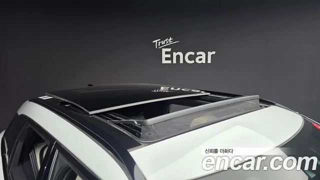 Land Rover Range Rover Velar 2019 thumb 2