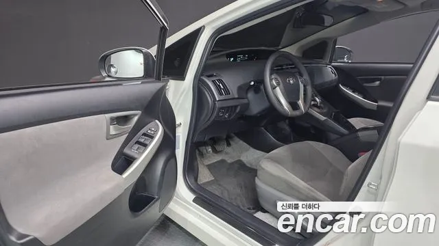 Toyota Prius 2015 thumb 5