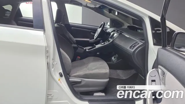 Toyota Prius 2015 thumb 9