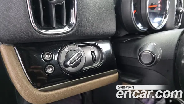 Mini Countryman 2018 thumb 10