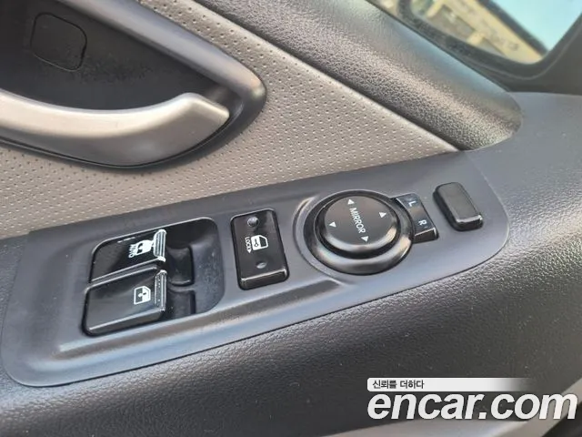 Hyundai Starex 2014 thumb 4