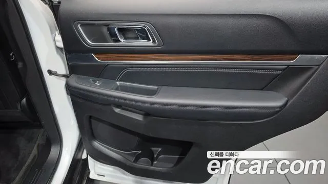 Ford Explorer 2018 thumb 10