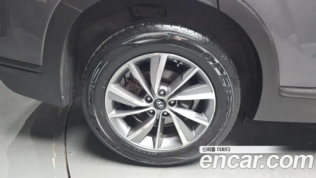 Hyundai Santa Fe 2018 thumb 2