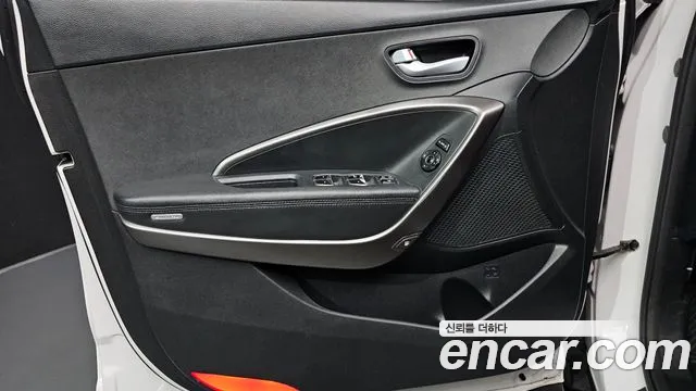 Hyundai Santa Fe 2016 thumb 8